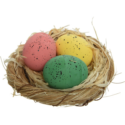 Nido con 3 uova di pasqua