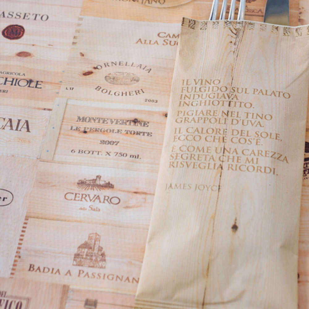 PortaPosate in Carta con Tovagliolo Enoteca - Vendita online all'ingrosso b2b - ambientata