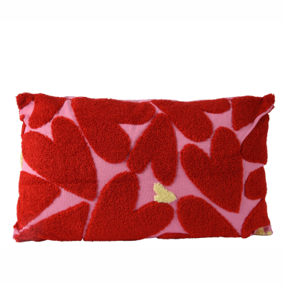 Cuscino rosa con cuori rossi