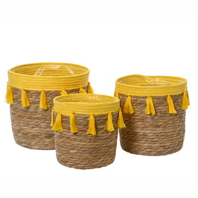 Cesto in vimini giallo con nappe