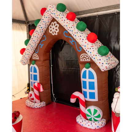 Gonfiabile Led a Forma di Casetta Natalizia 270cm